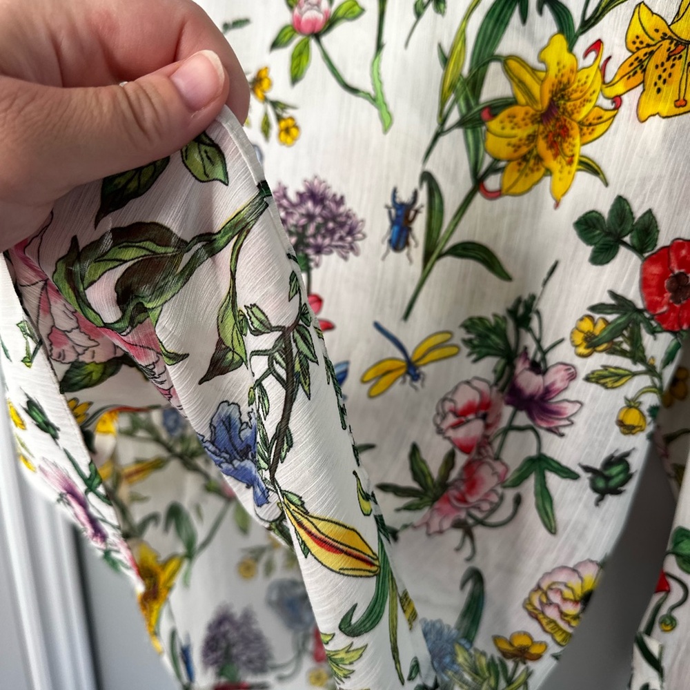 Floral Ruffle Blouse - Delicate and Unique - Picture 15 of 16